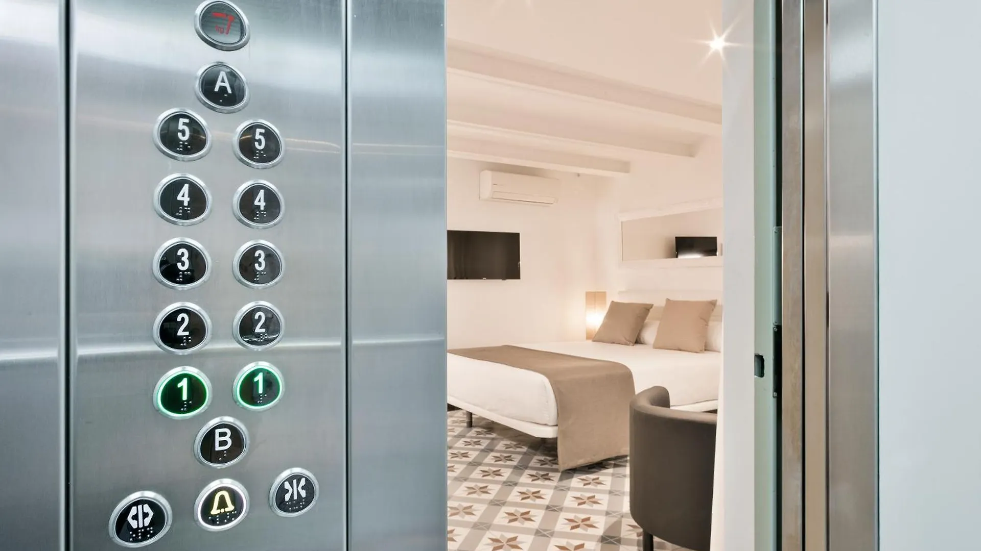 Uma Suites Sagrada Familia Barcelona Spain